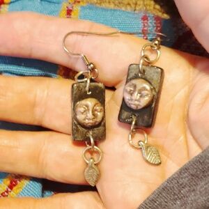 Man In The Moon Face Pierced Earrings Silver-Tone Dangling Feather Black